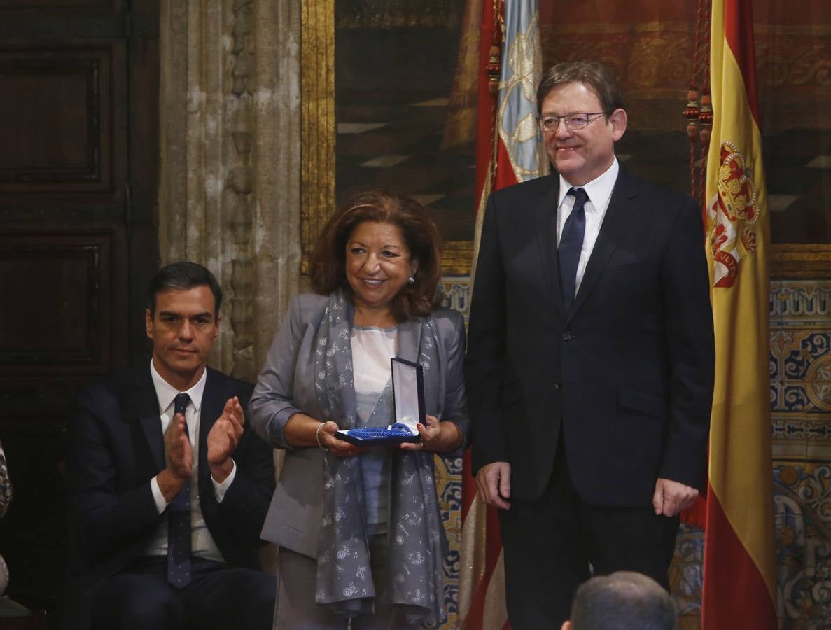 El presidente del Gobierno, Pedro Sánchez, ha puesto a la Comunitat Valenciana como ejemplo de «la mejor España», «la que se construye desde el diálogo y desde la suma de voluntades, la que prima la convivencia sobre el agravio territorial». Sánchez ha participado en el acto institucional de entrega de distinciones de la Generalitat Valenciana por el 9 d'Octubre.