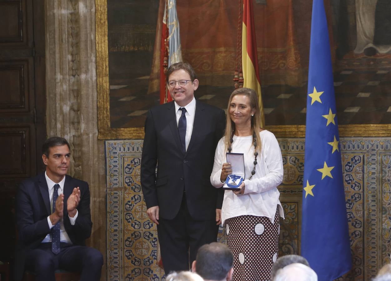 El presidente del Gobierno, Pedro Sánchez, ha puesto a la Comunitat Valenciana como ejemplo de «la mejor España», «la que se construye desde el diálogo y desde la suma de voluntades, la que prima la convivencia sobre el agravio territorial». Sánchez ha participado en el acto institucional de entrega de distinciones de la Generalitat Valenciana por el 9 d'Octubre.