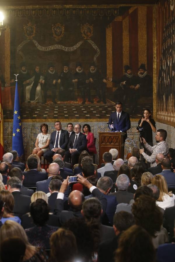 El presidente del Gobierno, Pedro Sánchez, ha puesto a la Comunitat Valenciana como ejemplo de «la mejor España», «la que se construye desde el diálogo y desde la suma de voluntades, la que prima la convivencia sobre el agravio territorial». Sánchez ha participado en el acto institucional de entrega de distinciones de la Generalitat Valenciana por el 9 d'Octubre.