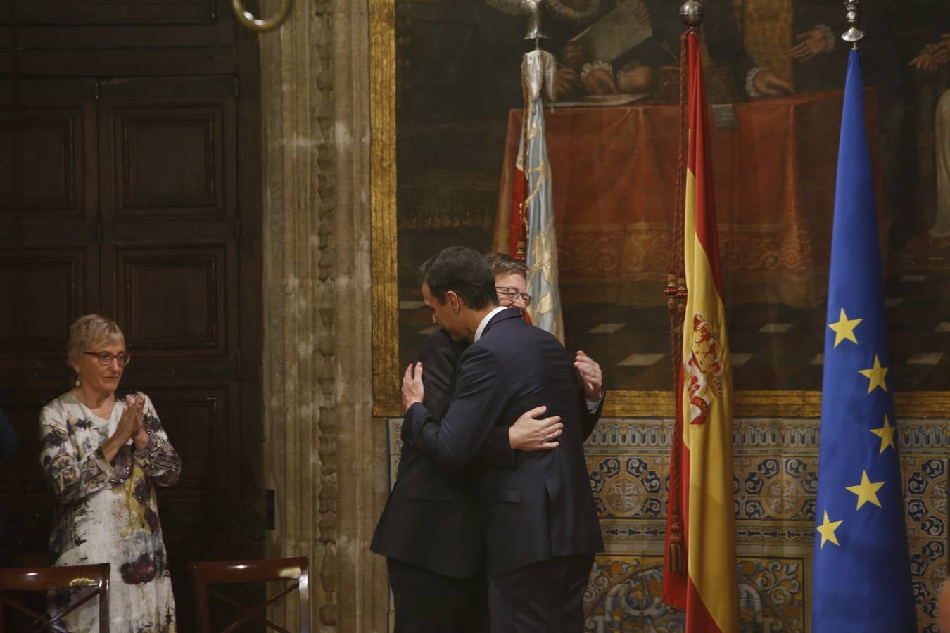 El presidente del Gobierno, Pedro Sánchez, ha puesto a la Comunitat Valenciana como ejemplo de «la mejor España», «la que se construye desde el diálogo y desde la suma de voluntades, la que prima la convivencia sobre el agravio territorial». Sánchez ha participado en el acto institucional de entrega de distinciones de la Generalitat Valenciana por el 9 d'Octubre.