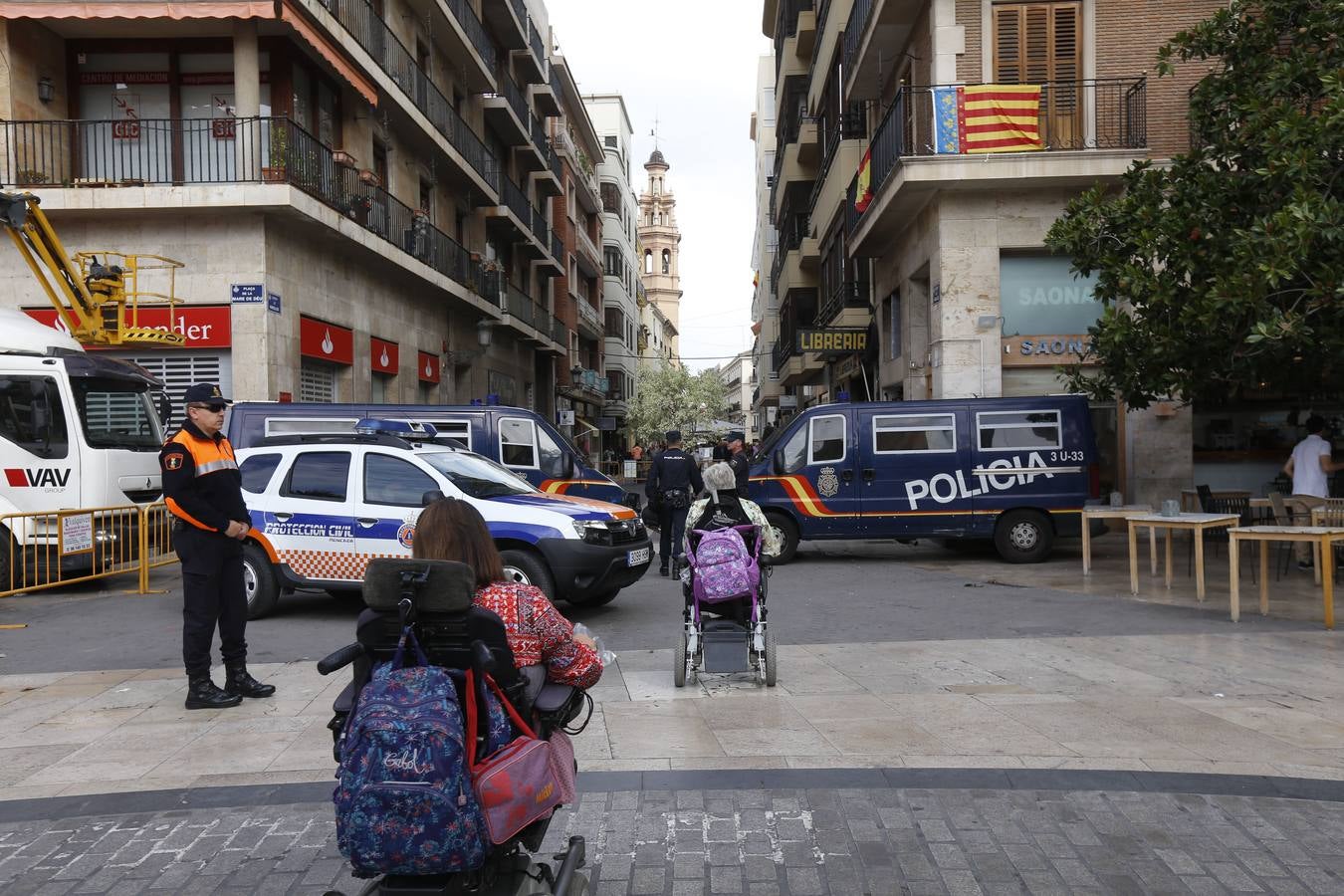 El presidente del Gobierno, Pedro Sánchez, ha puesto a la Comunitat Valenciana como ejemplo de «la mejor España», «la que se construye desde el diálogo y desde la suma de voluntades, la que prima la convivencia sobre el agravio territorial». Sánchez ha participado en el acto institucional de entrega de distinciones de la Generalitat Valenciana por el 9 d'Octubre.