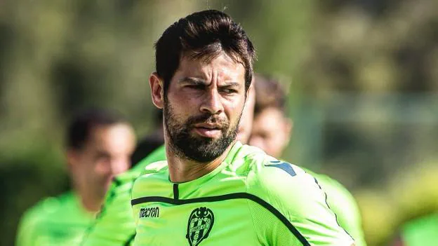 Coke, durante un entrenamiento con el Levante. 