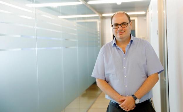 Alejandro Pérez-Fidalgo, investigador del Grupo de cáncer colorrectal y nuevos desarrollos terapéuticos en tumores sólidos de Incliva y especialista en oncología del Hospital Clínico de Valencia. 