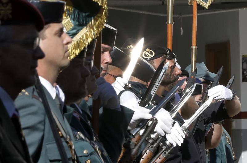 Miembros de la Guardia Cil durante los actos conmemorativos de la patrona del cuerpo en el acuartalemamiento de Cantarranas de Valencia. 