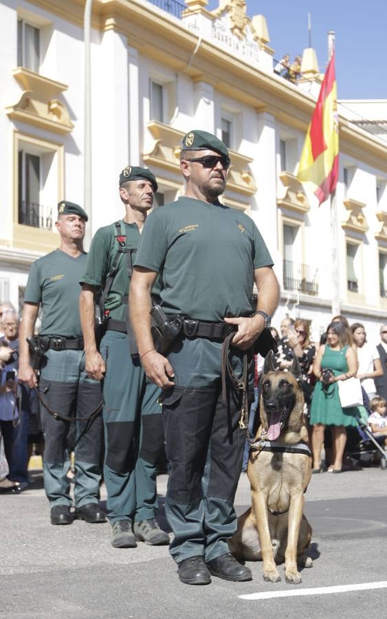 La Guardia Civil ha rendido homenaje a su patrona, la Virgen del Pilar, en el cuartel de Cantarranas. Después de la misa ha tenido lugar la entrega de condecoraciones, homenaje a los caídos y un desfile militar.