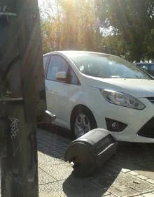 Imagen secundaria 2 - Botellón en la plaza de la Virgen y vandalismo junto a una discoteca en la Cruz Cubierta.