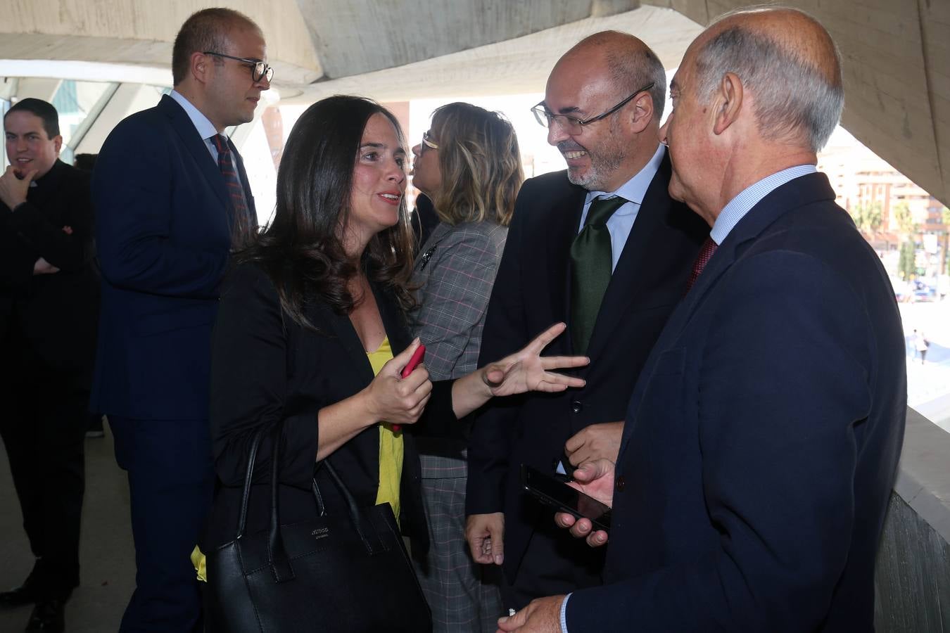 La Universidad Católica de Valencia (UCV) ha investido este lunes 'doctor honoris causa' a título póstumo al expresidente del Gobierno Adolfo Suárez González, en un acto en el que se ha reivindicado su figura como un hombre «de concordia y de libertad» frente a la «amenaza» que se cierne sobre esa concordia en España.