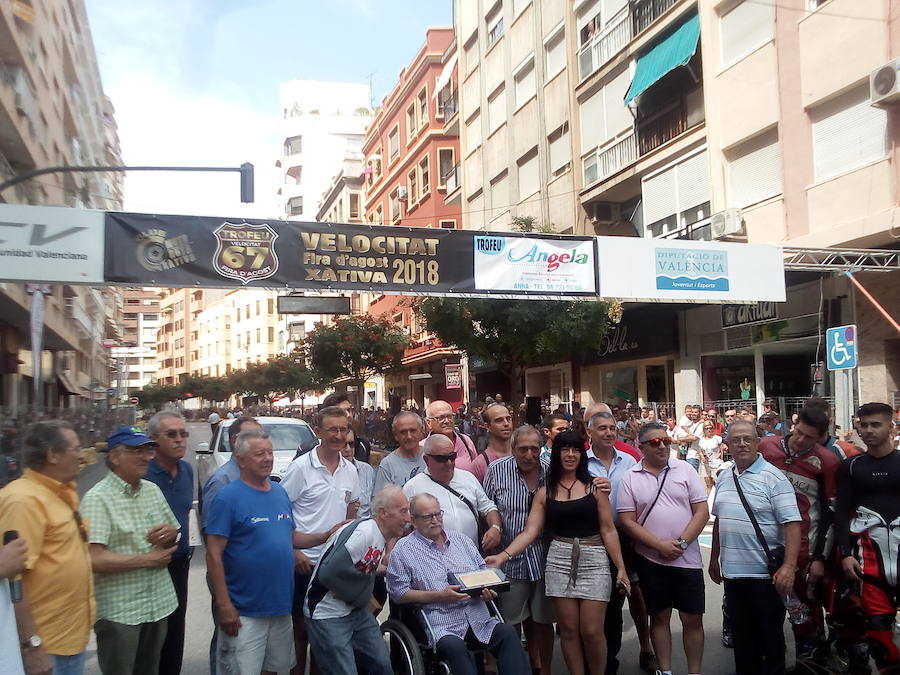 Uno de los últimos reconocimientos a Salvador Gascón. Fue en la carrera de motociclismo de la Fira de Xàtiva, el pasado mes de agosto.