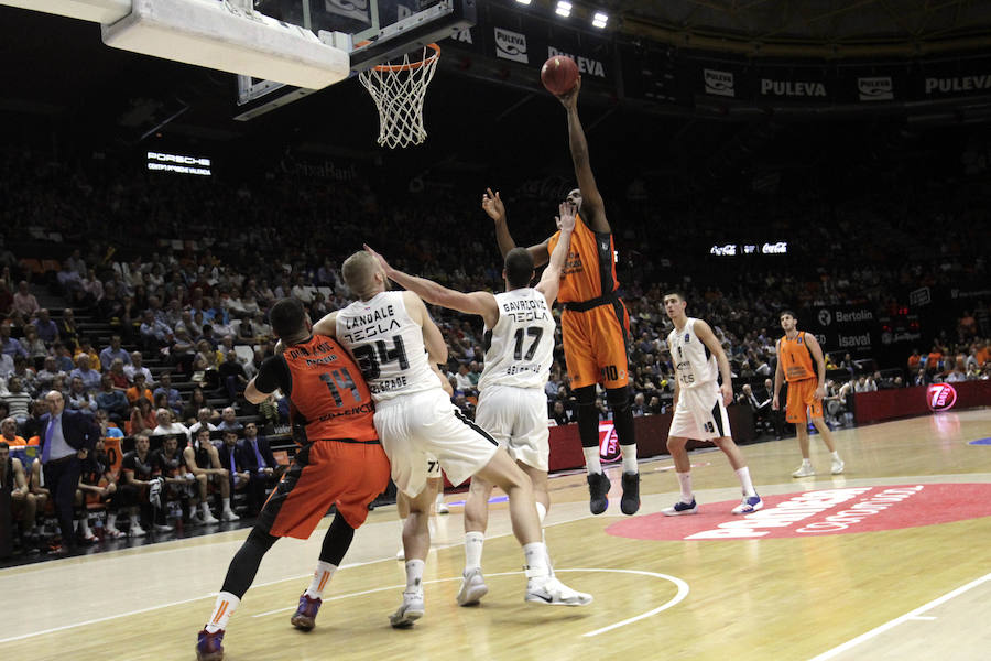 Estas son las imágenes que deja el partido de la tercera jornada de EuroCup en la Fonteta