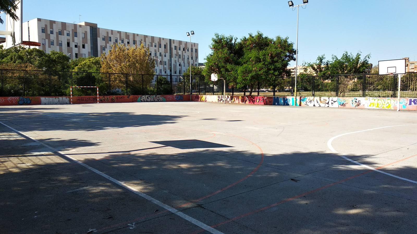 Cancha deportiva municipal que se sitúa dentro del perímetro del campus. Por lo tanto, su acceso estará vinculado a los horarios de apertura y cierre.