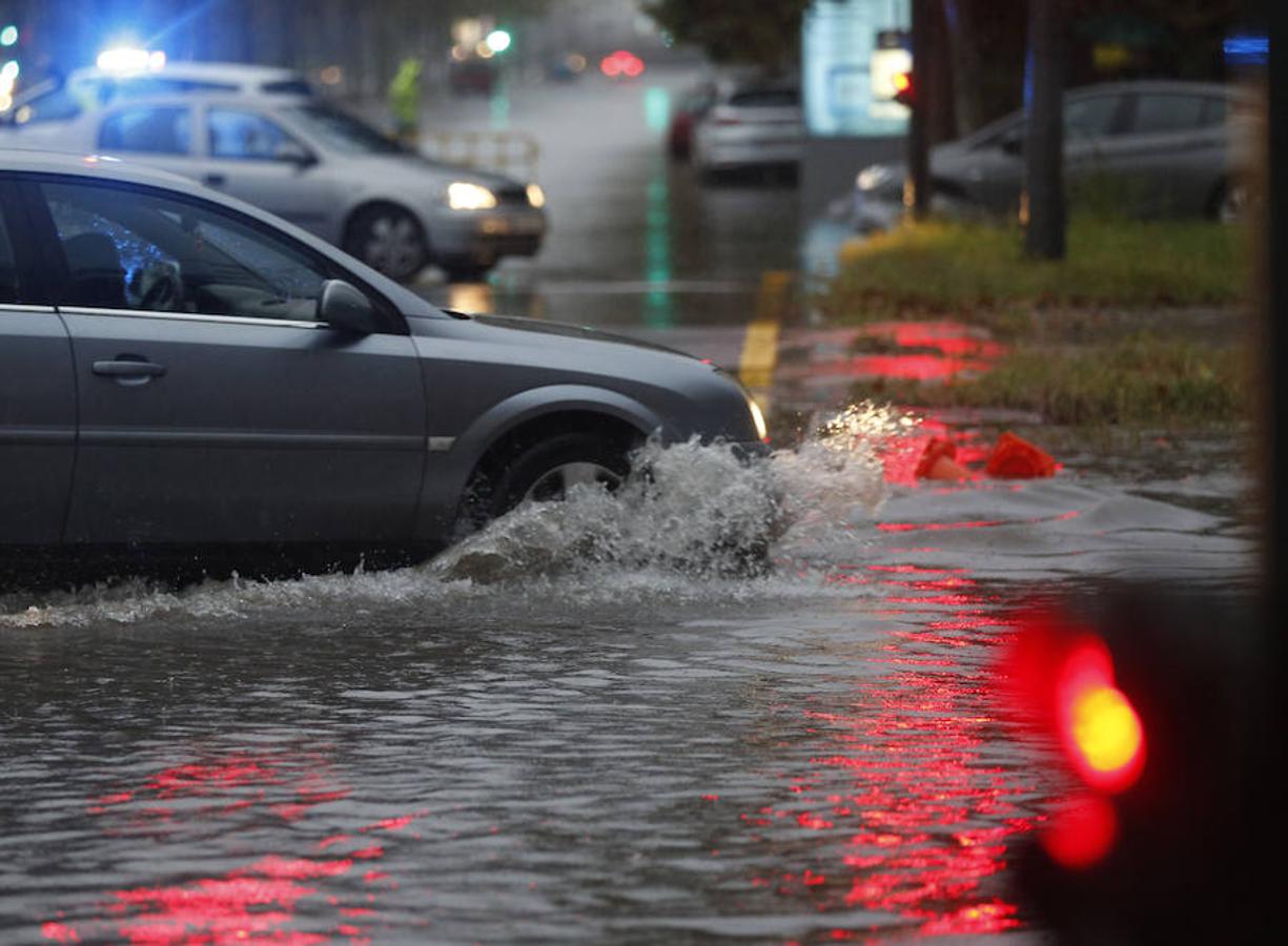 El bulevar sur, inundado por la gota fría.