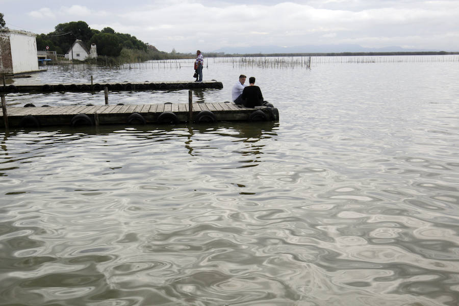 El Ayuntamiento de Valencia llegó a temer espectacular aumento del nivel de la Albufera. Hubo que abrir las compuertas y activar las bombas de achique para controlar el ascenso del nivel del lago.