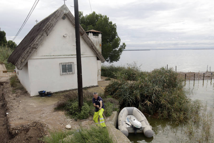 El Ayuntamiento de Valencia llegó a temer un espectacular aumento del nivel de la Albufera. Hubo que abrir las compuertas y activar las bombas de achique para controlar el ascenso del nivel del lago.