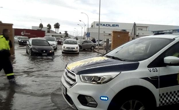 La gota fría colapsa las instalaciones de Stadler en Albuixech