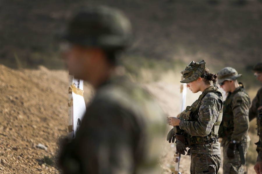 Un grupo de militares españoles durante unas prácticas de tiro.