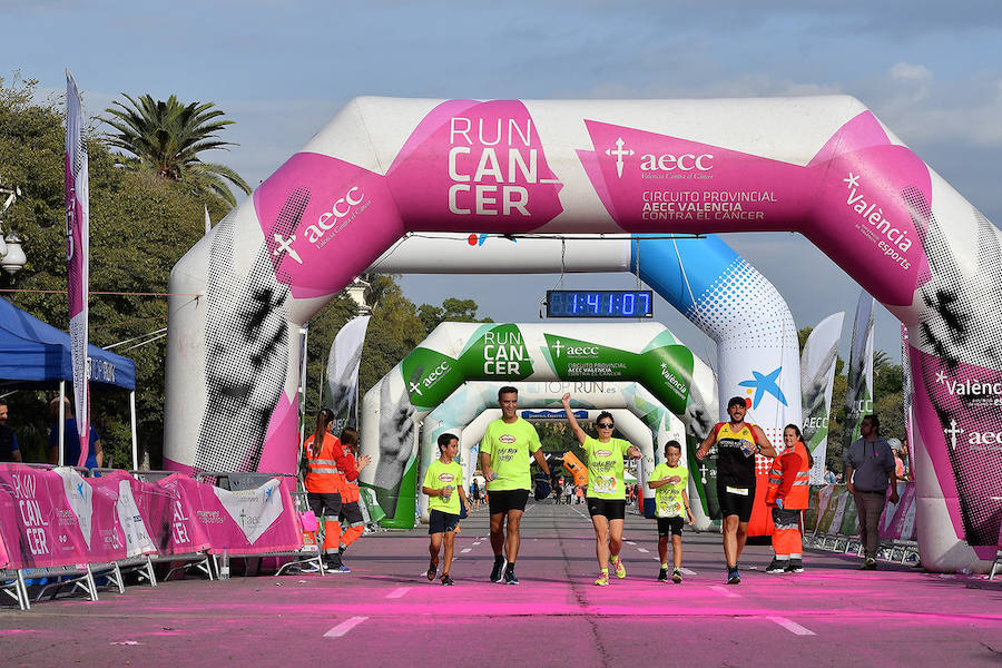 Un total de 10.049 personas han participado en 'Valencia contra el Cáncer' este 21 de octubre, una III edición de récord que ha logrado recaudar 50.245€ para luchar contra la enfermedad. En lo que llevamos de 2018, RunCáncer ya alcanza los 255.556€ de recaudación que se destinarán íntegramente a proyectos de investigación oncológica