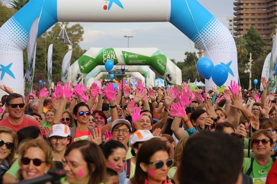 Un total de 10.049 personas han participado en 'Valencia contra el Cáncer' este 21 de octubre, una III edición de récord que ha logrado recaudar 50.245€ para luchar contra la enfermedad. En lo que llevamos de 2018, RunCáncer ya alcanza los 255.556€ de recaudación que se destinarán íntegramente a proyectos de investigación oncológica