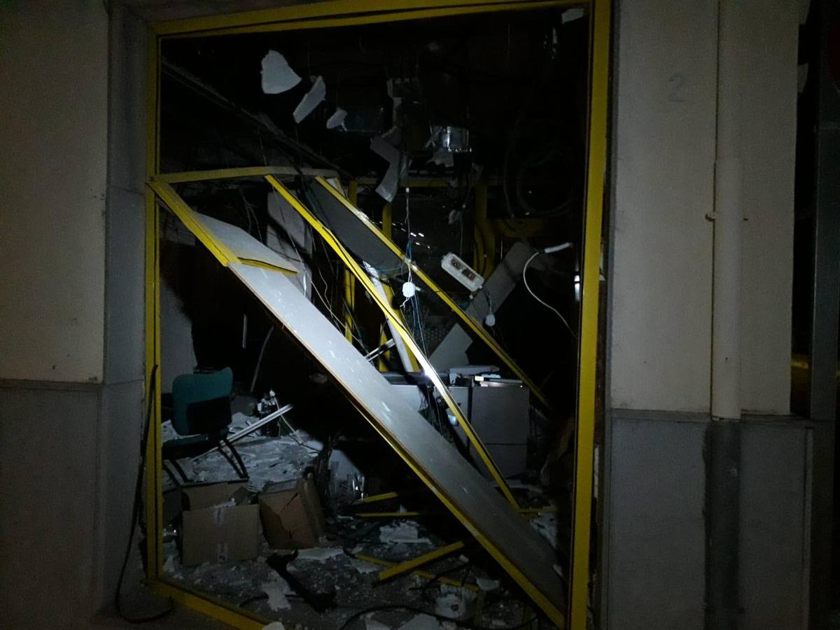 La Guardia Civil busca a los autores de un robo contra un banco en Gavarda. Los ladrones usaron explosivos para reventar el cajero automático.