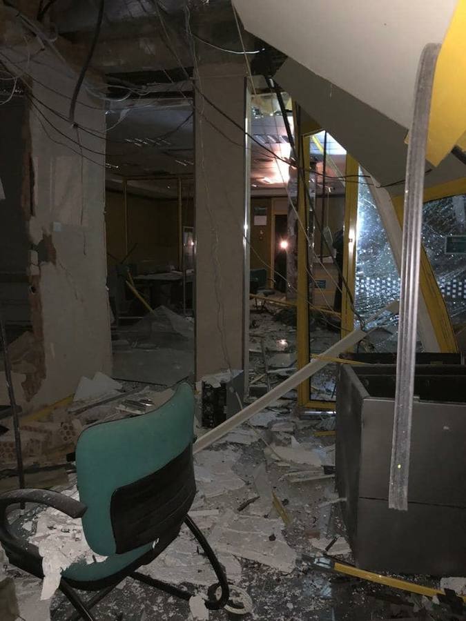 La Guardia Civil busca a los autores de un robo contra un banco en Gavarda. Los ladrones usaron explosivos para reventar el cajero automático.