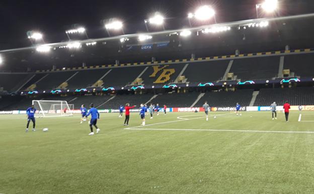 El Valencia, sobre el césped del Stade de Suisse.