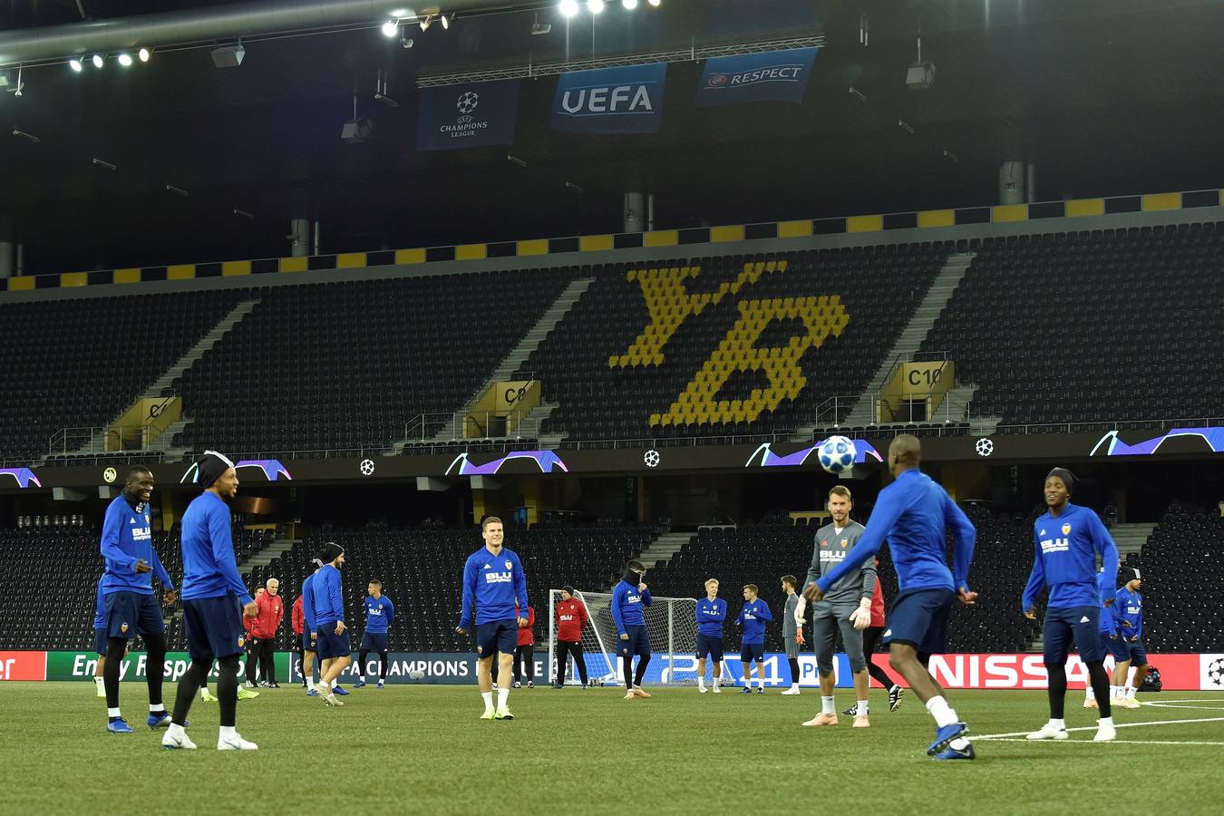 Entrenamientos y ruedas de prensa del Valencia CF y el Young Boys previos al partido de Champions League del martes 23 de octubre (18:55 h).