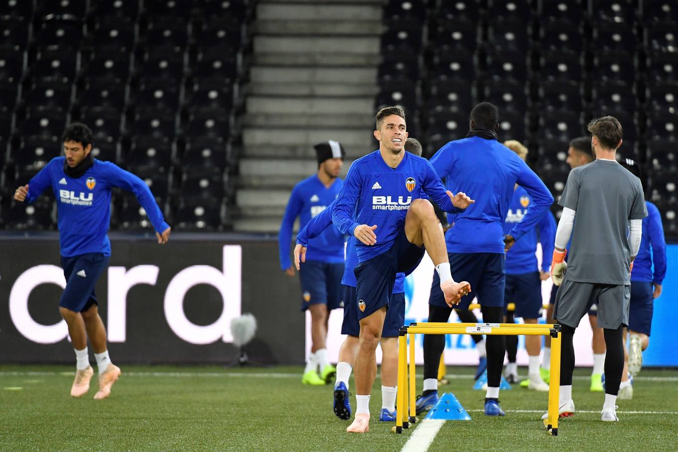 Entrenamientos y ruedas de prensa del Valencia CF y el Young Boys previos al partido de Champions League del martes 23 de octubre (18:55 h).