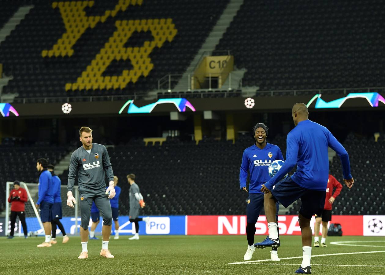 Entrenamientos y ruedas de prensa del Valencia CF y el Young Boys previos al partido de Champions League del martes 23 de octubre (18:55 h).