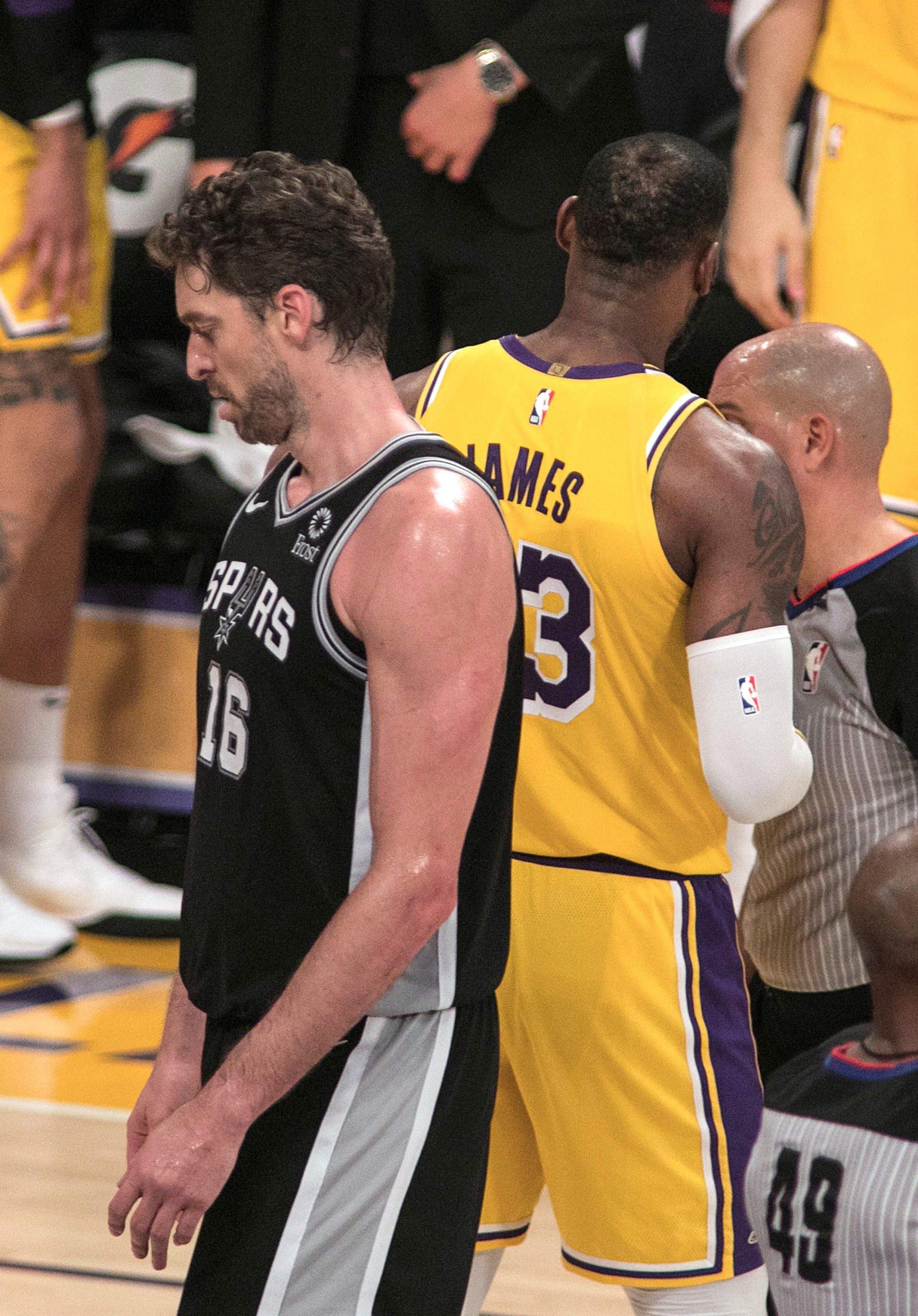 Pau Gasol, junto a LeBron James. 