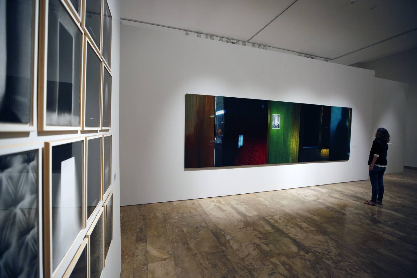 La primera parte de "Moments ago: del infierno al paraíso" nace de la mirada propia del artista a la guerra de Irak y "se refiere a esa frase que, insistentemente, dicen los corresponsales de guerra en sus retransmisiones: 'Acaba de pasar'".