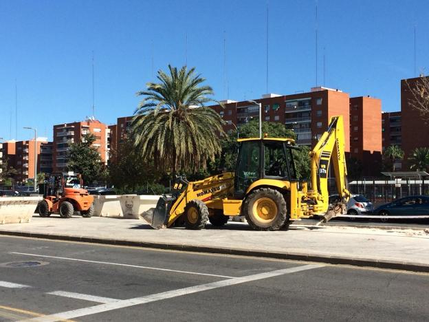 Inicio de las obras del carril bici, ayer. 