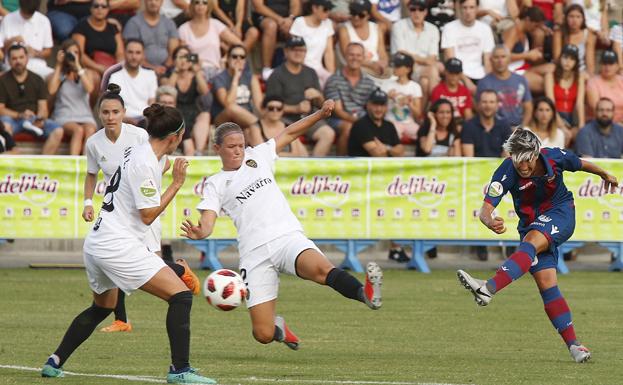 Un partido entre el Valencia y el Levante a finales de agosto.