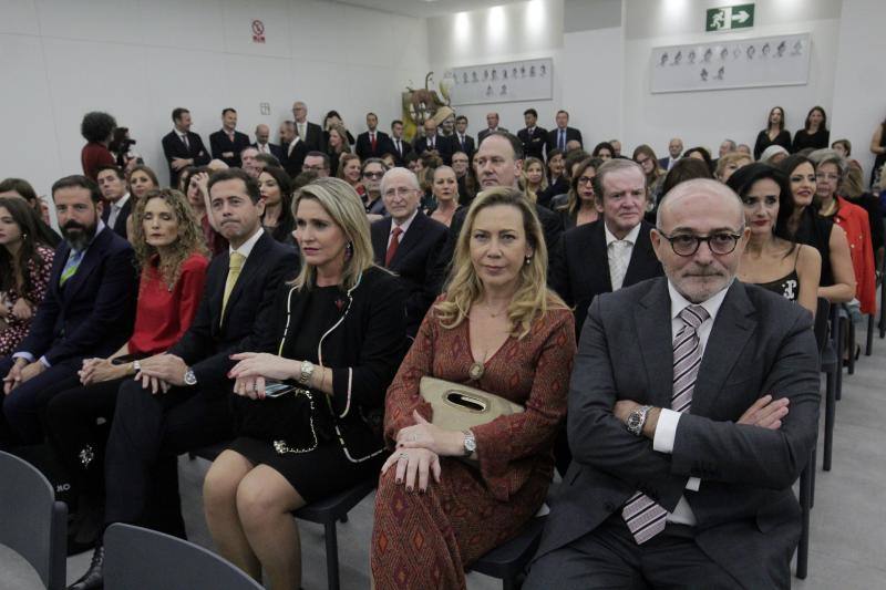 Convento Jerusalén crea una publicación del 125 aniversario. La obra de 268 páginas, presentada en el casal, incluye 909 fotografías y artículos de Luz Fos y Laura Segura, falleras mayores de Valencia 