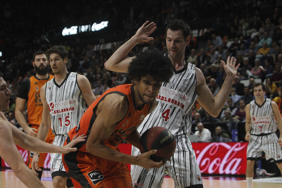 Victoria taronja ante su afición, la primera de la Liga Endesa. El encuentro concluye con un abultado marcador pero el triunfo no convence a la parroquia local.