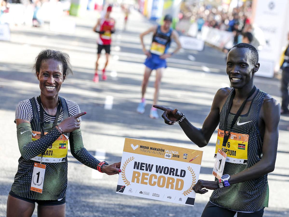 Más de 15.500 corredores participan en una prueba rapidísima que ya ostentaba el récord mundial femenino.