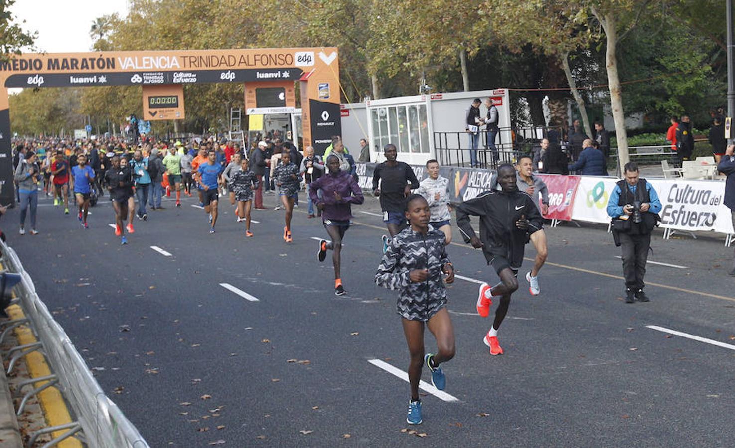 Más de 15.500 corredores participan en una prueba rapidísima que ya ostentaba el récord mundial femenino.