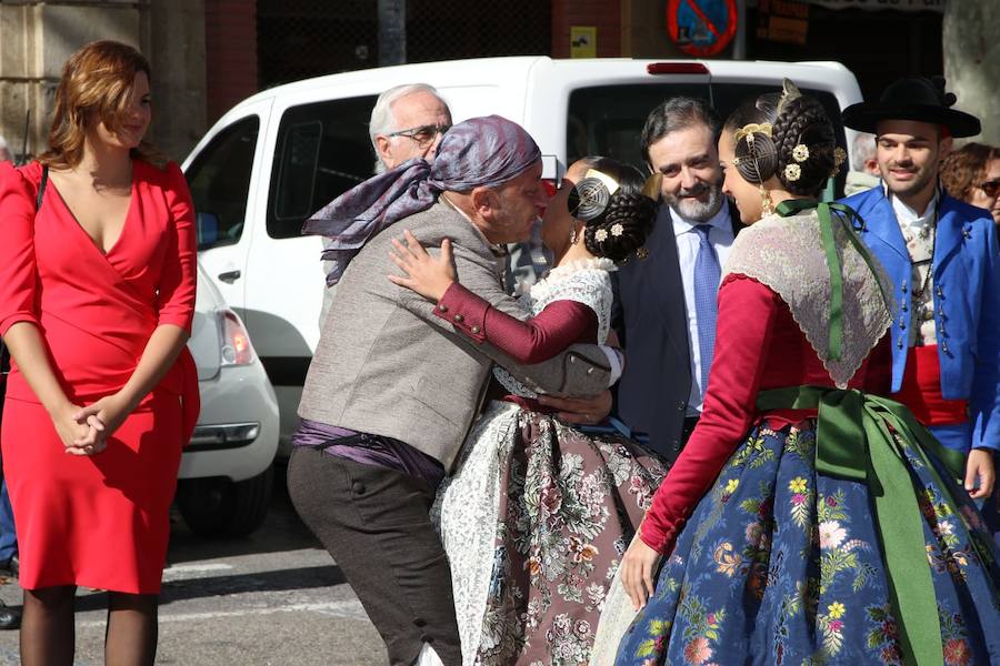 Un año más la Agrupación de Fallas del Marítimo ha rendido su Homenaje a la Real Senyera en las Atarazanas de Valencia este domingo 28 de octubre. El acto ha contado con las 46 comisiones de la Agrupación, así como con las falleras mayores de Valencia 2019, Marina Civera y Sara Larrazábal, quienes fueron las encargadas de izar la Senyera. El mantenedor ha sido Josep García Bosch, vicepresidente de Junta Central Fallera y Coordinador de los Vestidores de la Virgen de los Desamparados. Tras sus palabras y la entrega de recuerdos a los Grupos de Bailes participantes, se cerró el acto con las palabras del Presidente de la Agrupación de Fallas del Marítimo, Pepe Pastor Gimeno y la interpretación del Himno Regional.