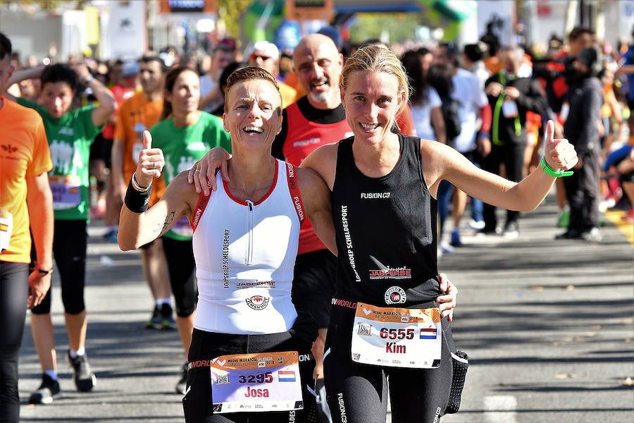 Fotos: Búscate en la llegada a la meta en la Medio Maratón de Valencia