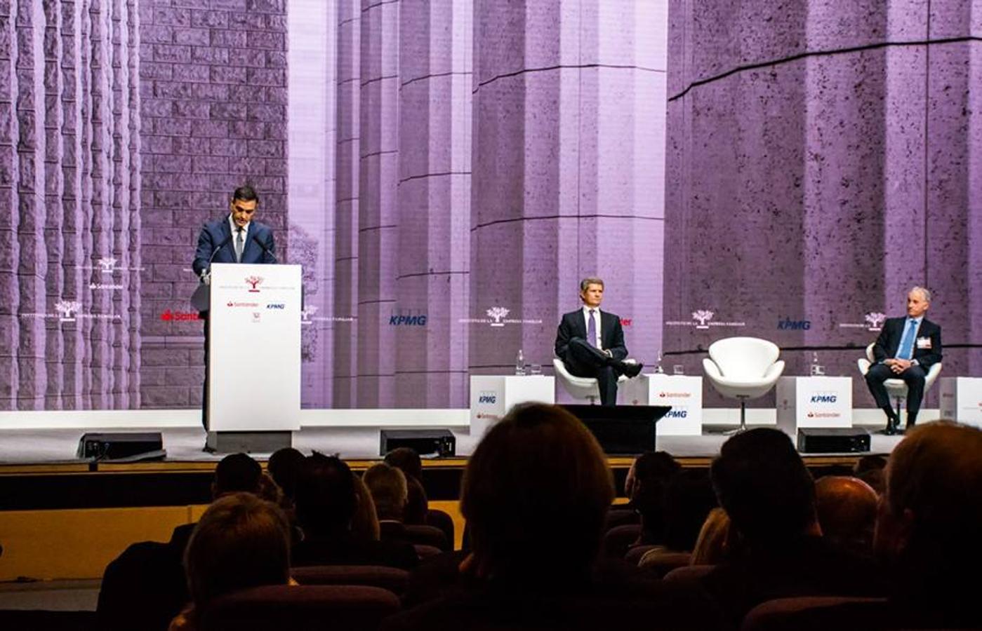 Fotos: El rey Felipe VI inaugura el XXI Congreso Nacional de Empresa Familiar en Valencia