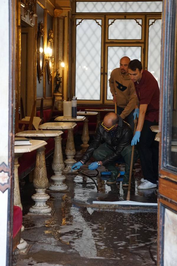 Nueve personas han fallecido en Italia a causa del temporal de fuertes vientos y lluvias torrenciales que mantiene en alerta a varias regiones del país, después de la caída de árboles y el desbordamiento de algunos ríos, según los medios italianos.