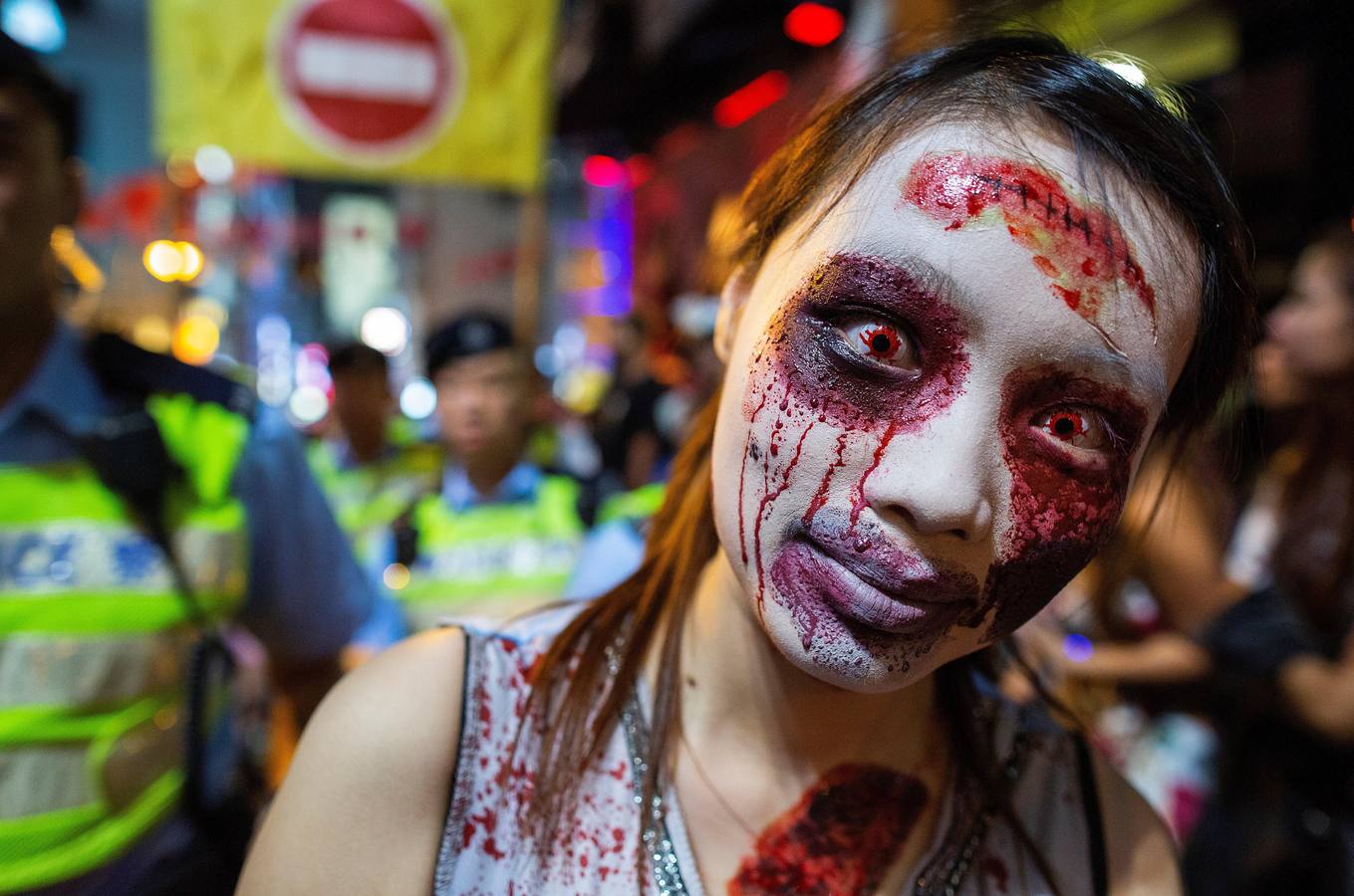 Múltiples rincones del planeta celebran la fiesta de Halloween, que tiene como origen la fiesta celta Samhain, del fin de la cosecha. Washíngton, Pekín, Hong Kong, Johannesburgo, Berlín, Galway (Irlanda), Krulov y Managua son sólo algunas de la ciudades que se disfrazan esta noche.