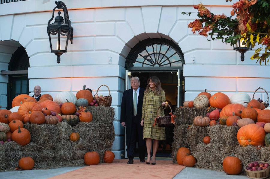 Múltiples rincones del planeta celebran la fiesta de Halloween, que tiene como origen la fiesta celta Samhain, del fin de la cosecha. Washíngton, Pekín, Hong Kong, Johannesburgo, Berlín, Galway (Irlanda), Krulov y Managua son sólo algunas de la ciudades que se disfrazan esta noche.