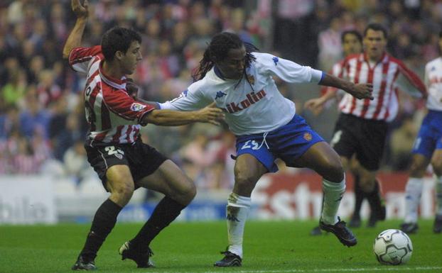 Esquerdinha, durante un partido entre el Zaragoza y el Athletic en 2001. 