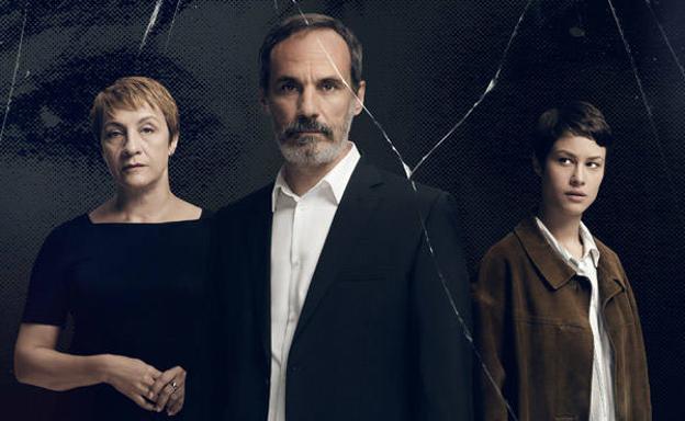 Imagen principal - Series 'Sé quién eres', 'La embajada' y 'Estoy vivo'.