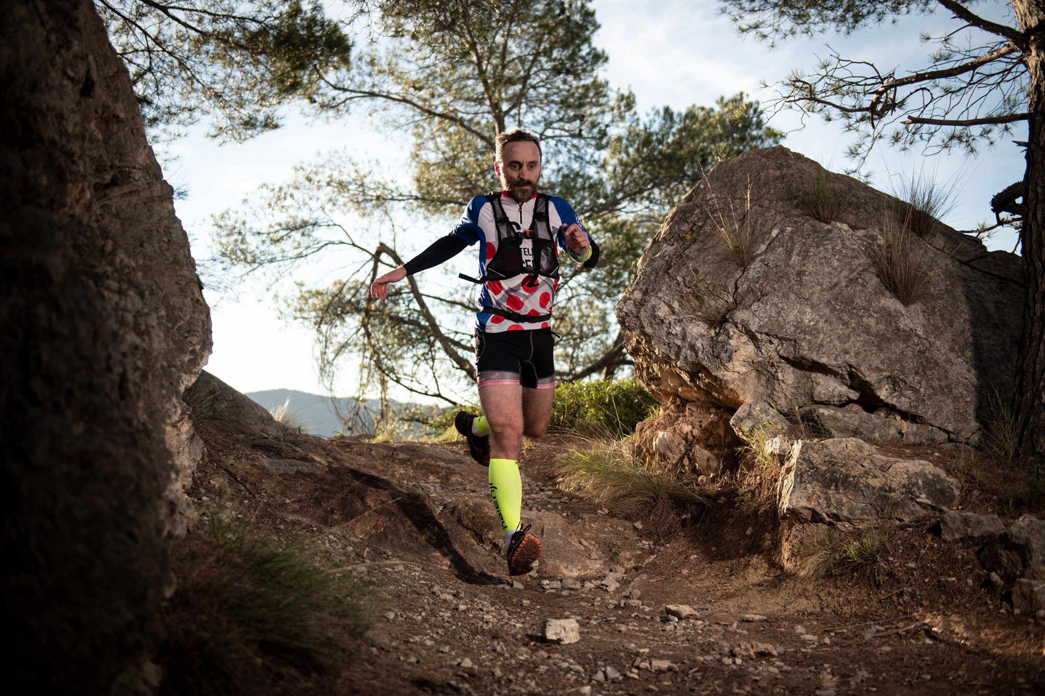 Cientos de corredores y corredoras participan en las carreras de montaña (15K, 30K y 55K) que tienen lugar este fin de semana en Montanejos (Castellón).