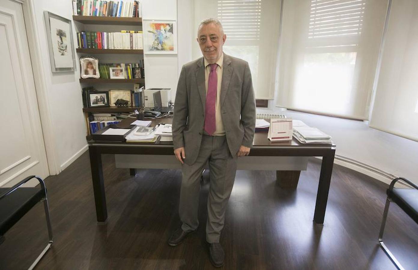 Fotos: Joaquín Borrell, el notario más antiguo de Valencia.