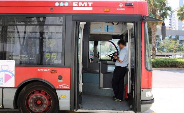 Un autobús de la EMT, en Valencia.