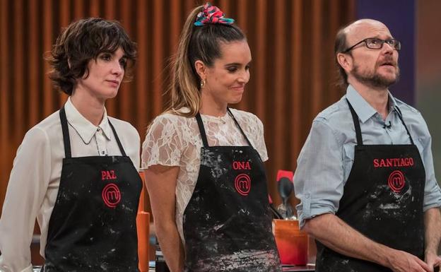 Los tres concursantes que se jugaron el paso a semifinales en la prueba de eliminación, Paz Vega, Ona Carbonell y Santiago Segura. 