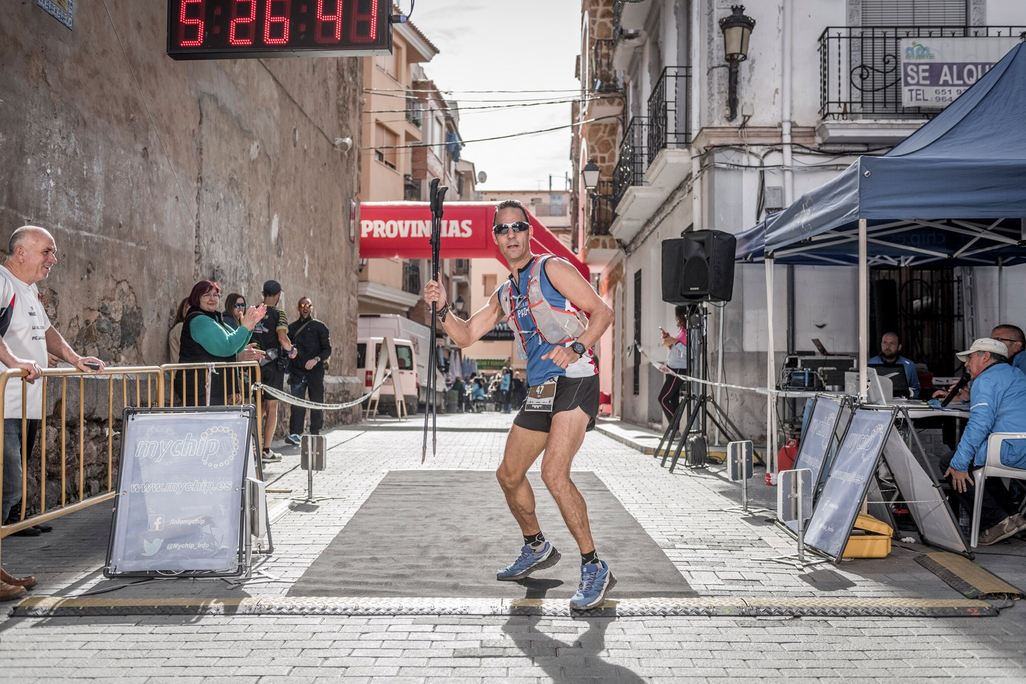 Galería de fotos de la llegada a meta de la carrera de 55 kilómetros del Trail de Montanejos 2018 