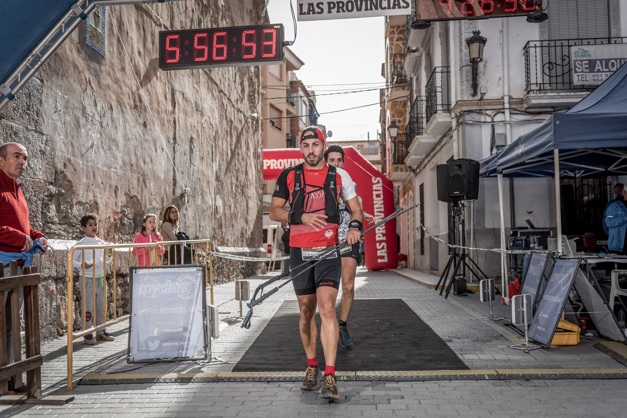 Galería de fotos de la llegada a meta de la carrera de 55 kilómetros del Trail de Montanejos 2018 