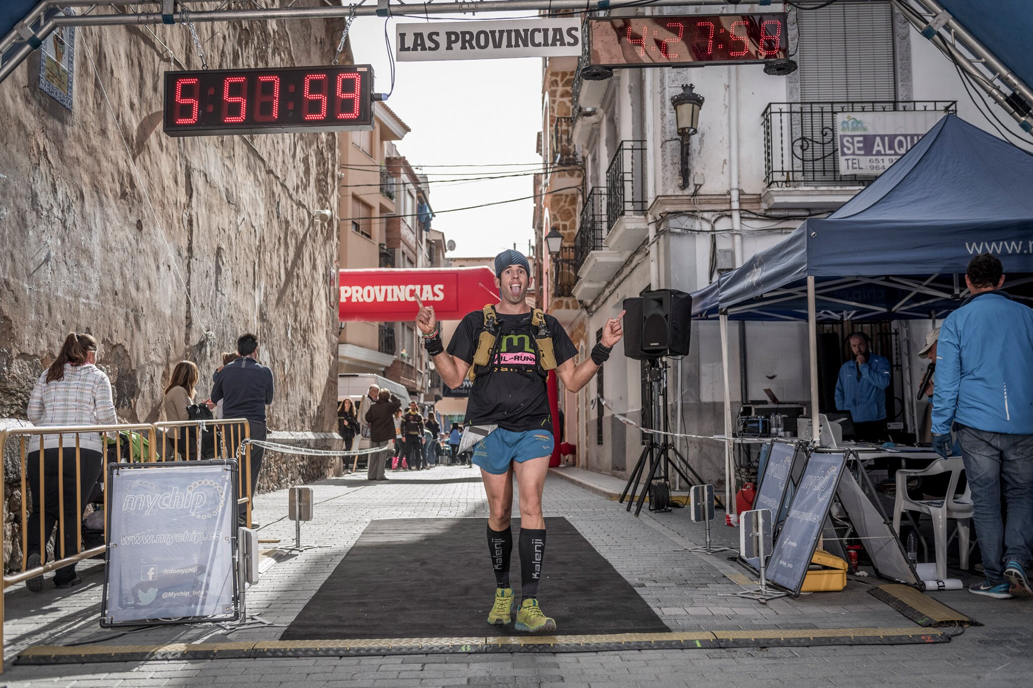 Galería de fotos de la llegada a meta de la carrera de 55 kilómetros del Trail de Montanejos 2018 